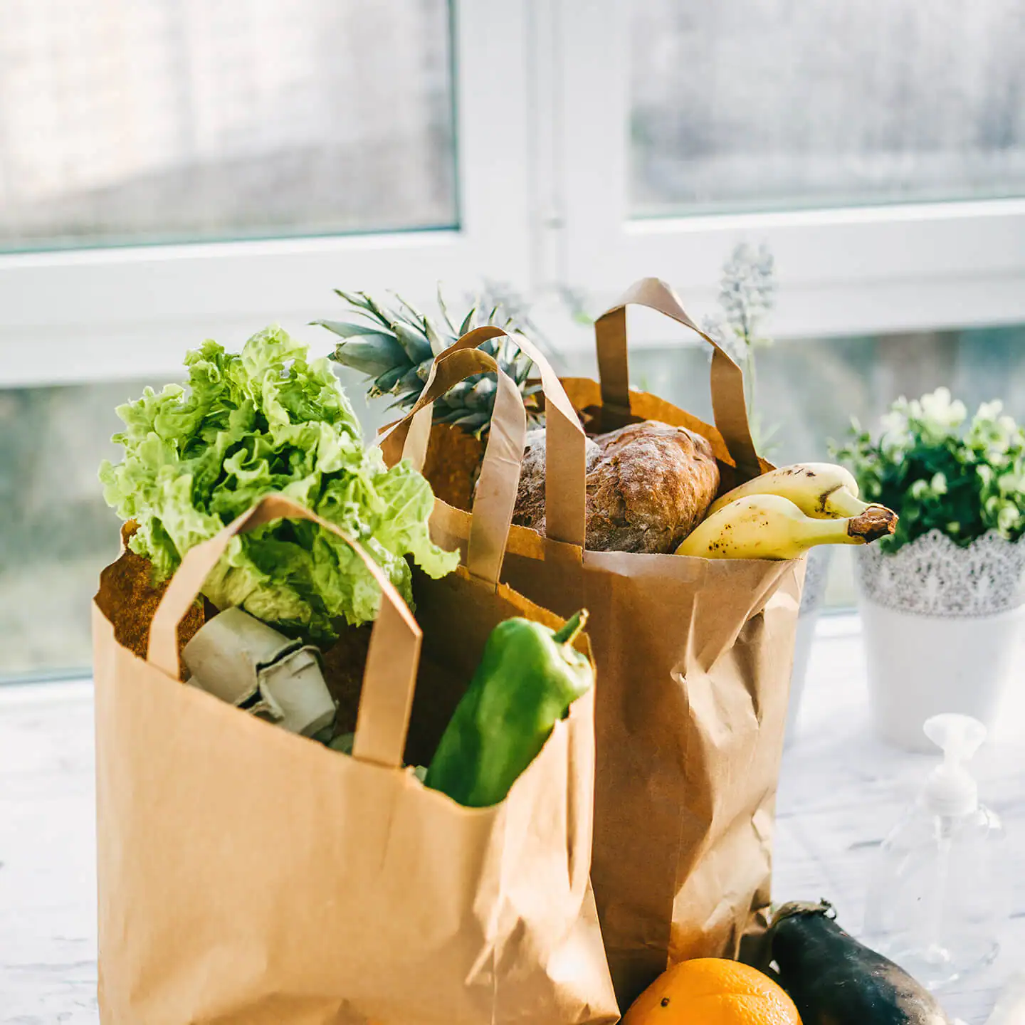 Reducing food waste by purchasing fresh, unpackaged goods